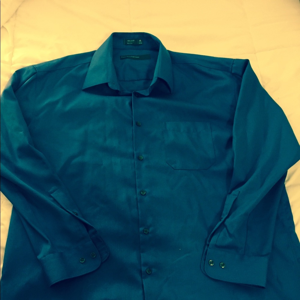 🎉🎉🎉🎉Perry Ellis button down shirt